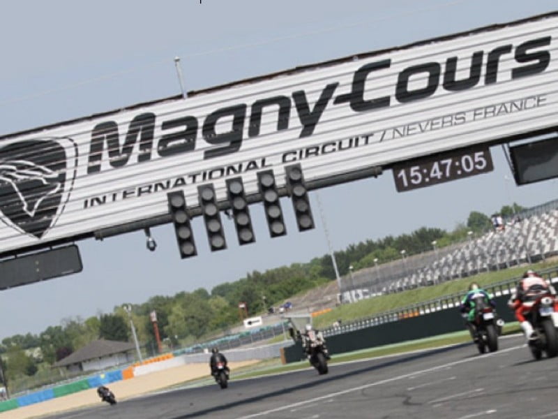 roulage moto Magny Cours, ligne droite des stands