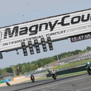 roulage moto Magny Cours, ligne droite des stands